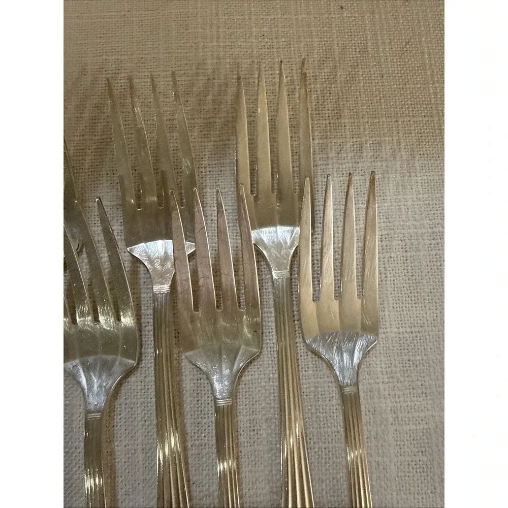 Oneida Community CORONATION Salad Forks NICE Vintage Silver‎ Plate SET of 8